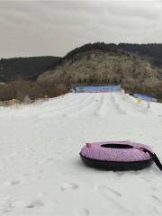 梁山冰雪嘉年華嬉雪樂園