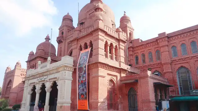 Hotels near Lahore Museum