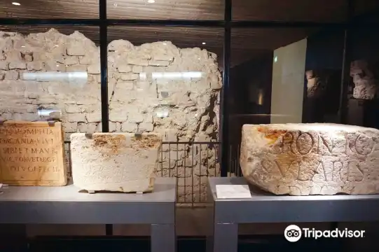 Hotels near Roman Praetorium