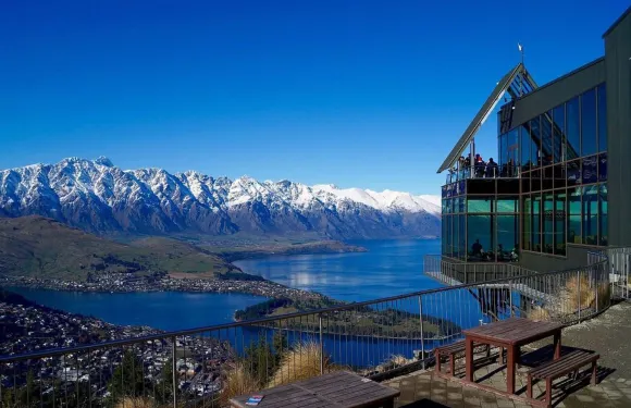 Stratosfare Restaurant & Bar