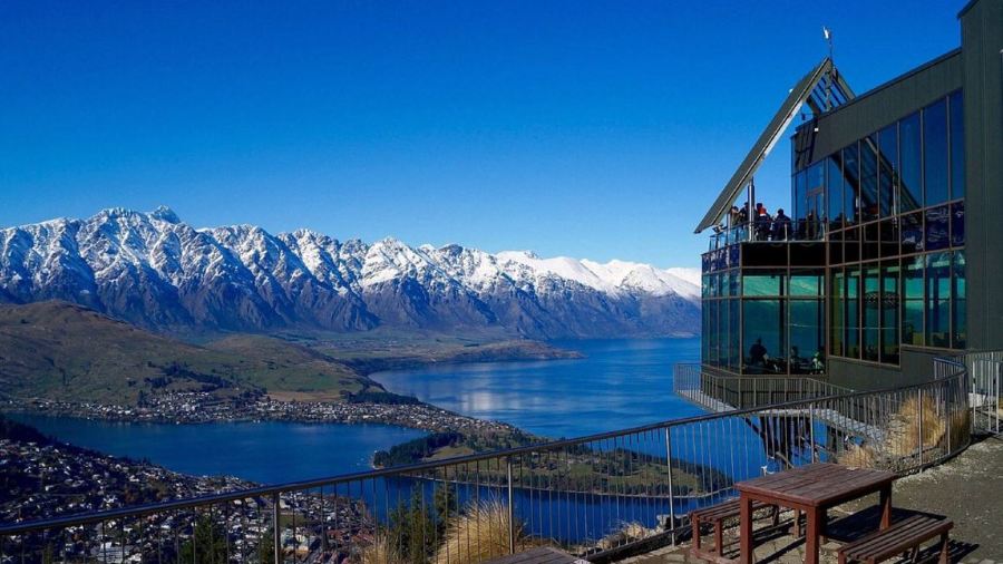 Stratosfare Restaurant & Bar