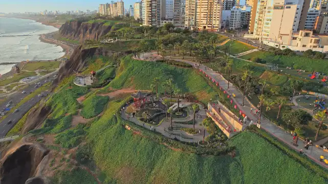 ミラフローレスのマレコン周辺のホテル