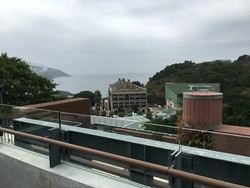 赤柱是香港岛南端的一个景色秀丽小镇，曾是英军军事据点和香港岛