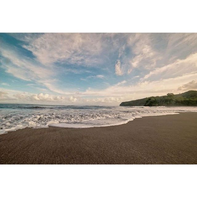 A wide clean sand hampers Grajagan