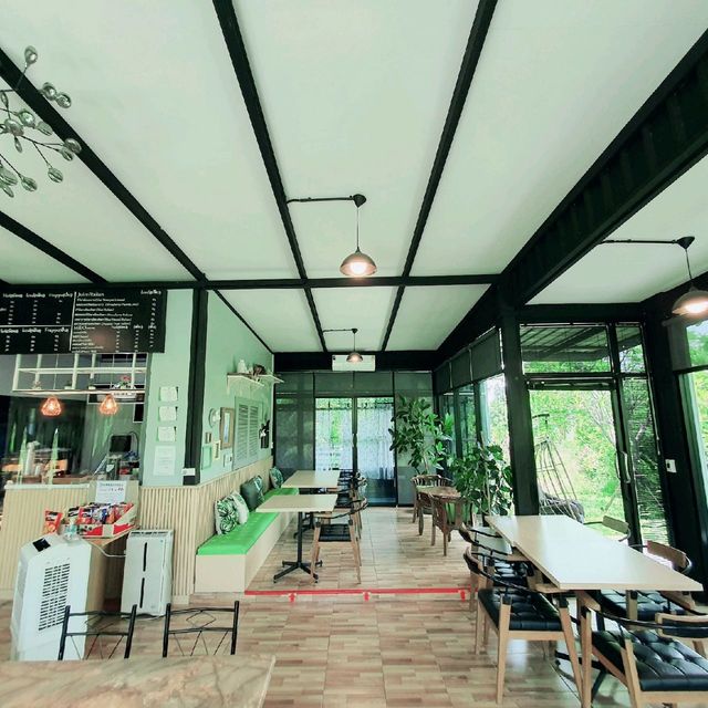 คาเฟ่สไตล์​ตะวันตก