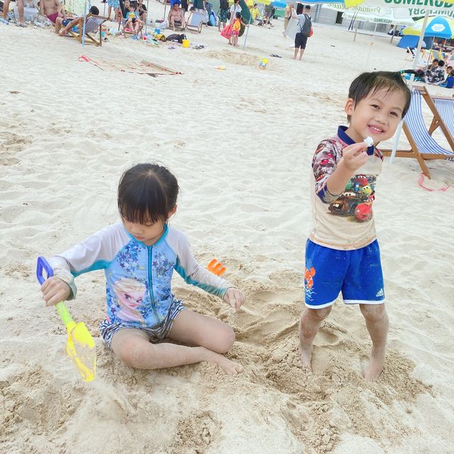 夏天當然要去沙灘玩水啦