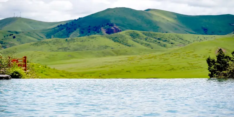 Ruoergai Heta Hot Spring Valley