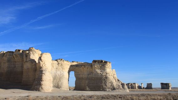 Monument Rocks