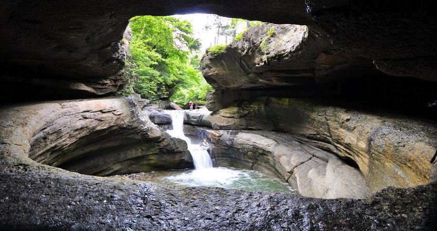 米倉山大峽谷旅遊景區