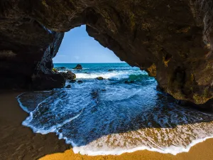 Jianshui Swallows'Cave
