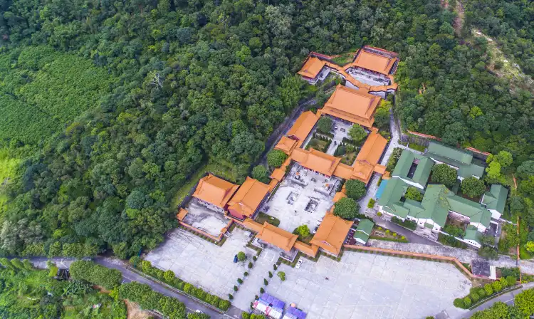 Hotel dekat Ziyun Taoist Temple