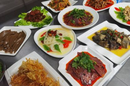宁强何家中餐店