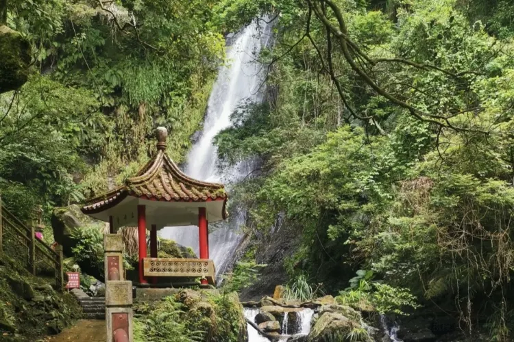 五峰旗瀑布