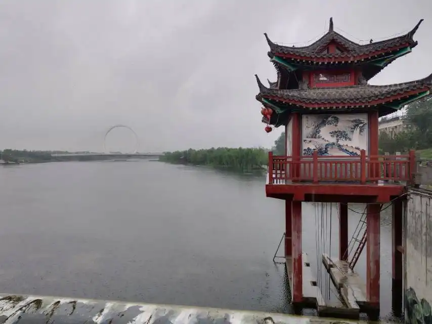 Отели рядом с достопримечательностью «Gongliuxian Diehu Park»