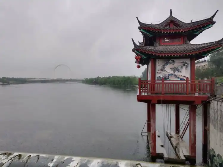 Hotels near Gongliuxian Diehu Park