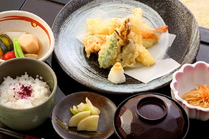 Japanese Dining Kura