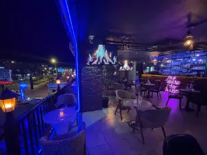 Qohle Hookah Lounge LARA