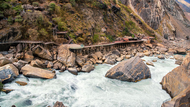 Shangri-La Upper Tiger Leaping Gorge Scenic Area - Viewing Platform