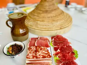 摩梭人家菌香土鸡石锅鱼