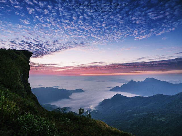 Phu Chi Fa lookout at sunrise and sunset