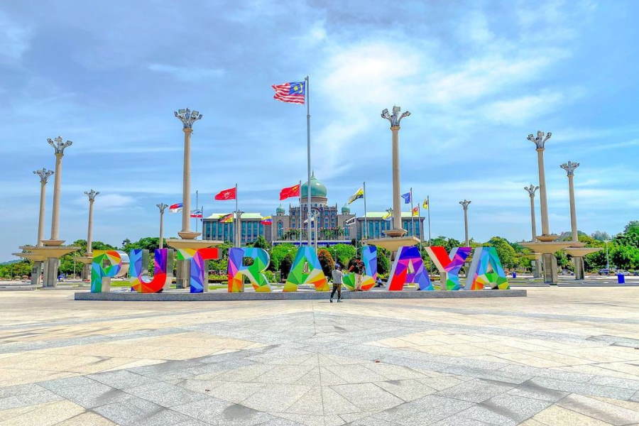 Dataran Putra travel guidebook -must visit attractions in 