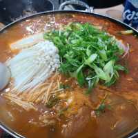 안주가 계속 나오는 밥술집이 있다?