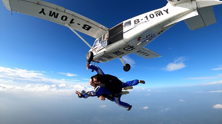 成都青城山高空雙人跳傘【4000公尺自由落體+專業高畫質影片拍攝+影片剪輯】