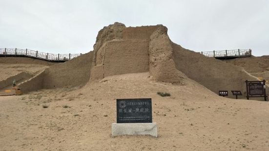三关口是当年蒙古骑兵进入贺兰山区的主要通道之一，明朝在这里修