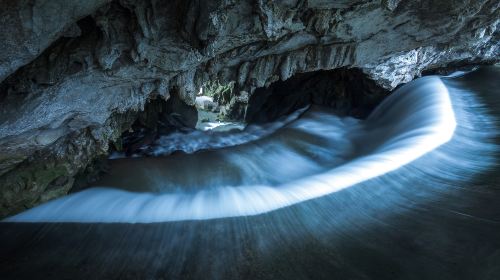 Dragon Palace Cave (Long Gong)