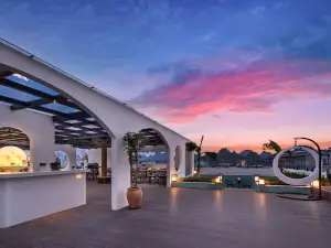 MONET GARDEN POOL RESTAURANT
