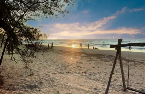 Hotels near River Bay Beach