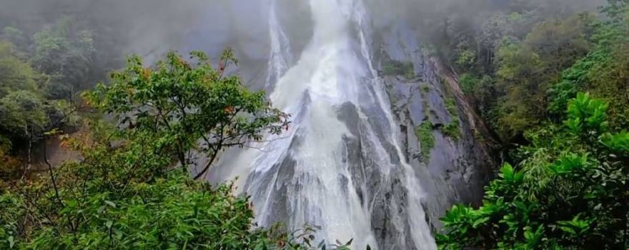 Ladeng Waterfalls, Maandi