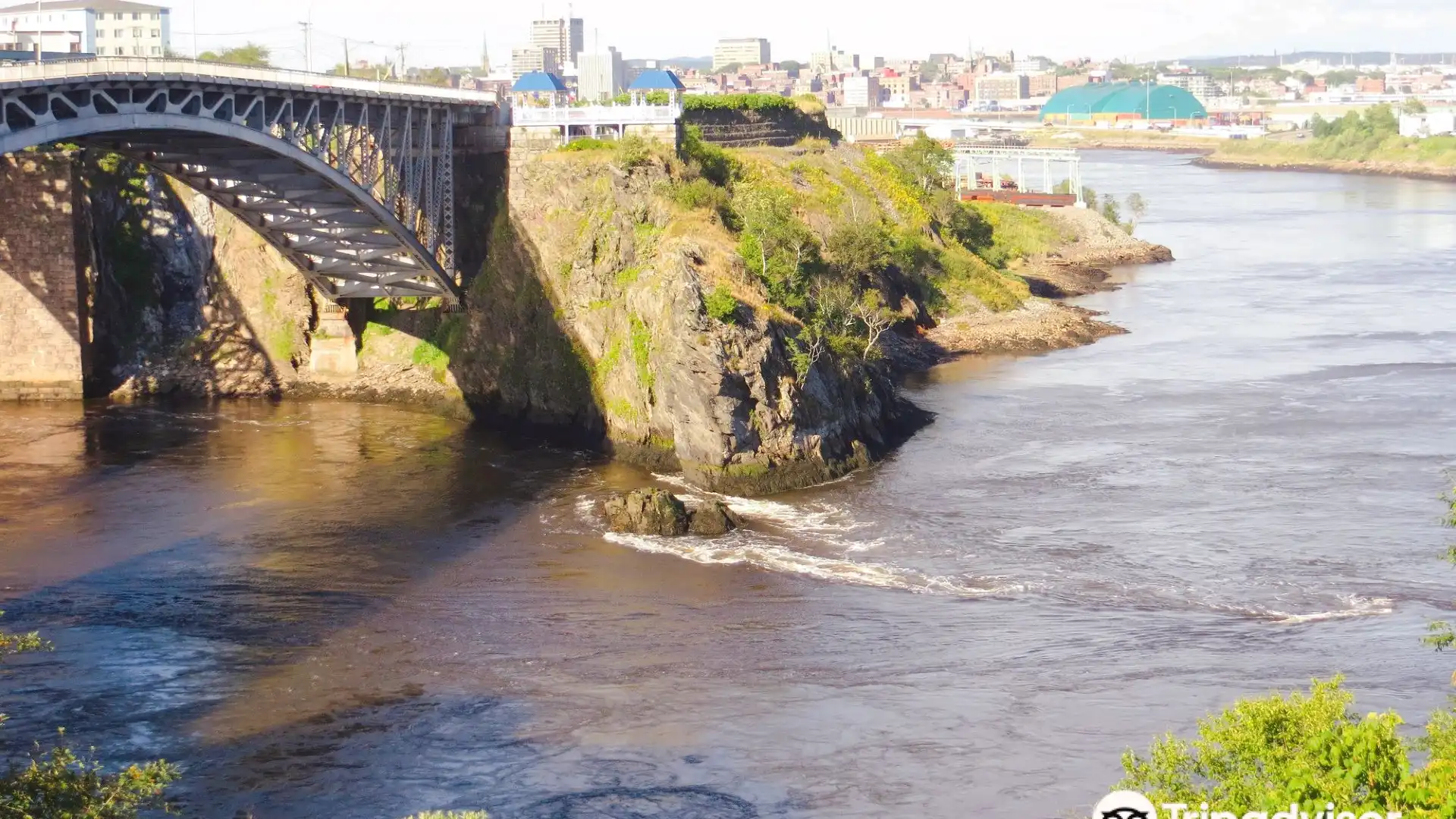 Hotels near Reversing Falls