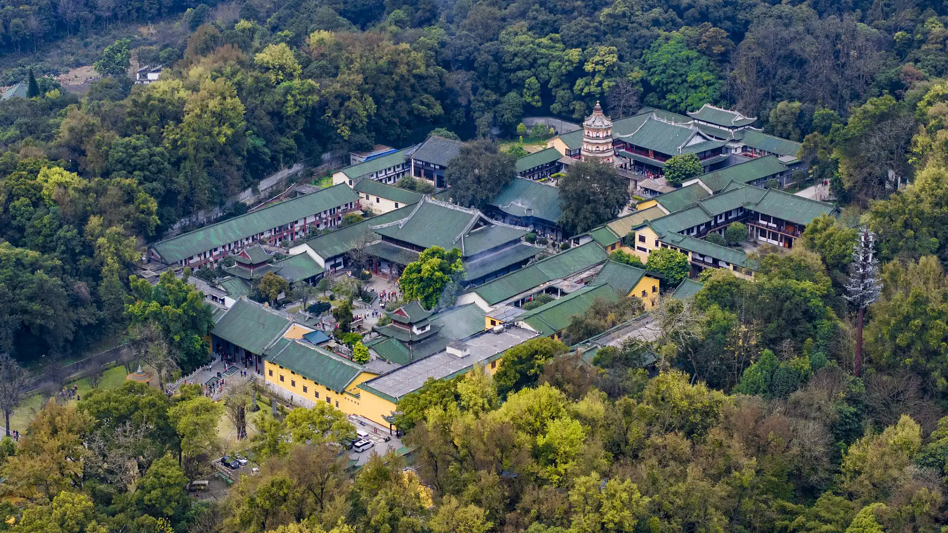 Hotels near Nanhua Temple