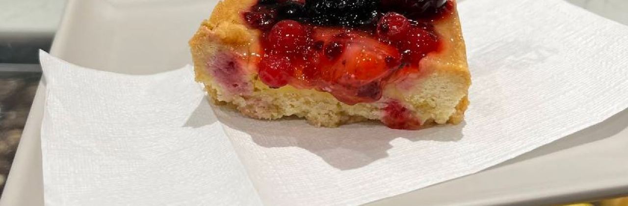 Pastry and café scene at Pasticceria Toletta in Dorsoduro, Venice.