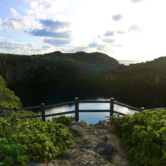 下地島のブルーホール"通り池"﻿