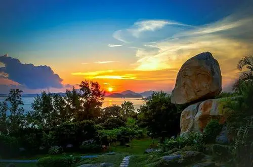 東山風動石景區