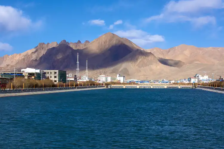 Hotels in Gar County