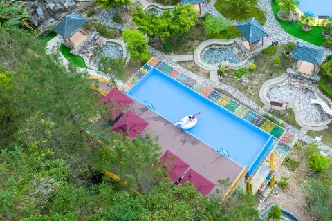 광둥 제1봉 삼림 온천 리조트