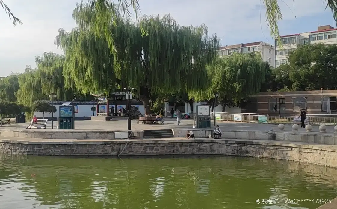 Hotels near Xuanhua People's Park (East Gate)