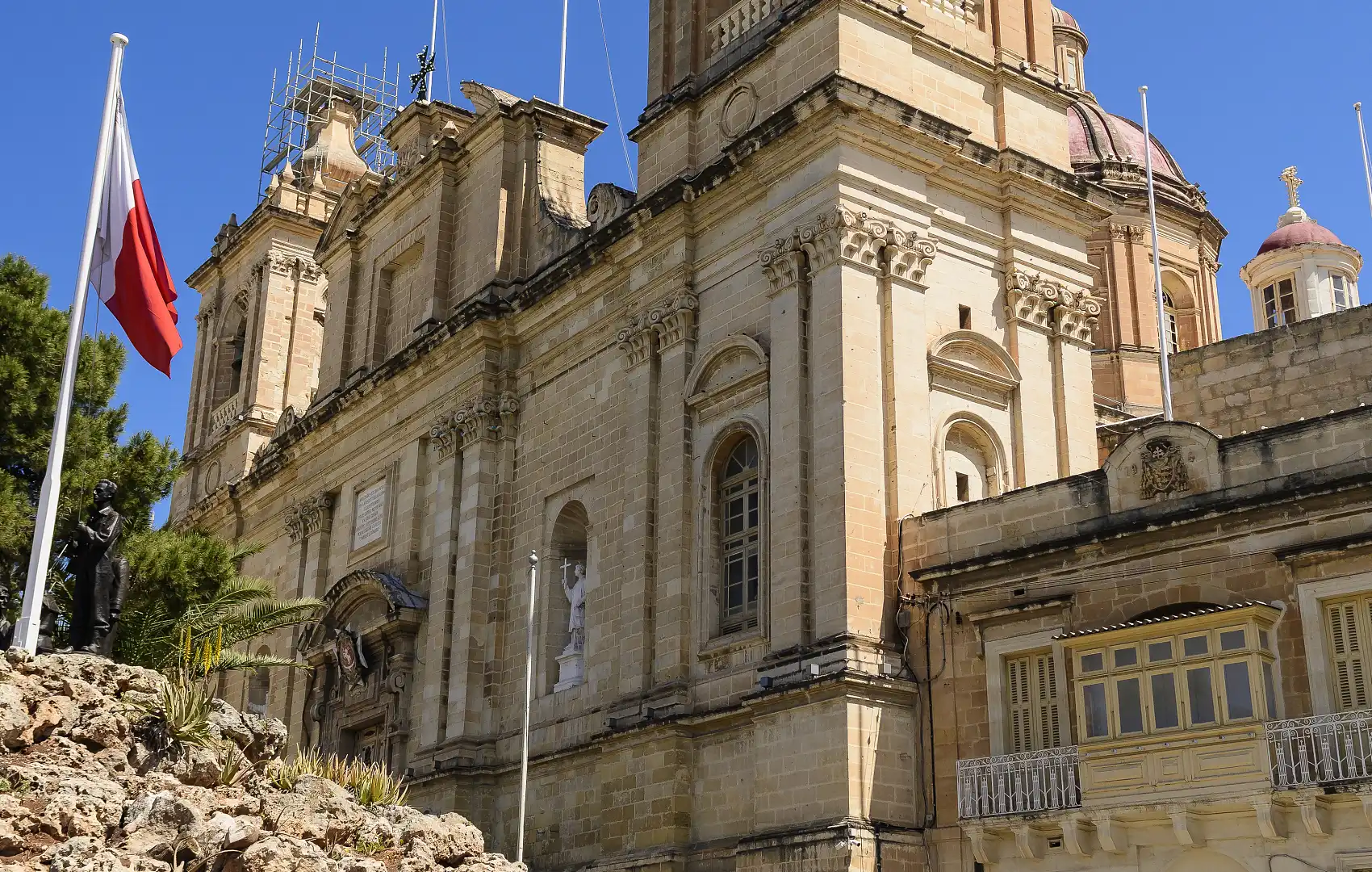 Hotels near St. Lawrence's Church