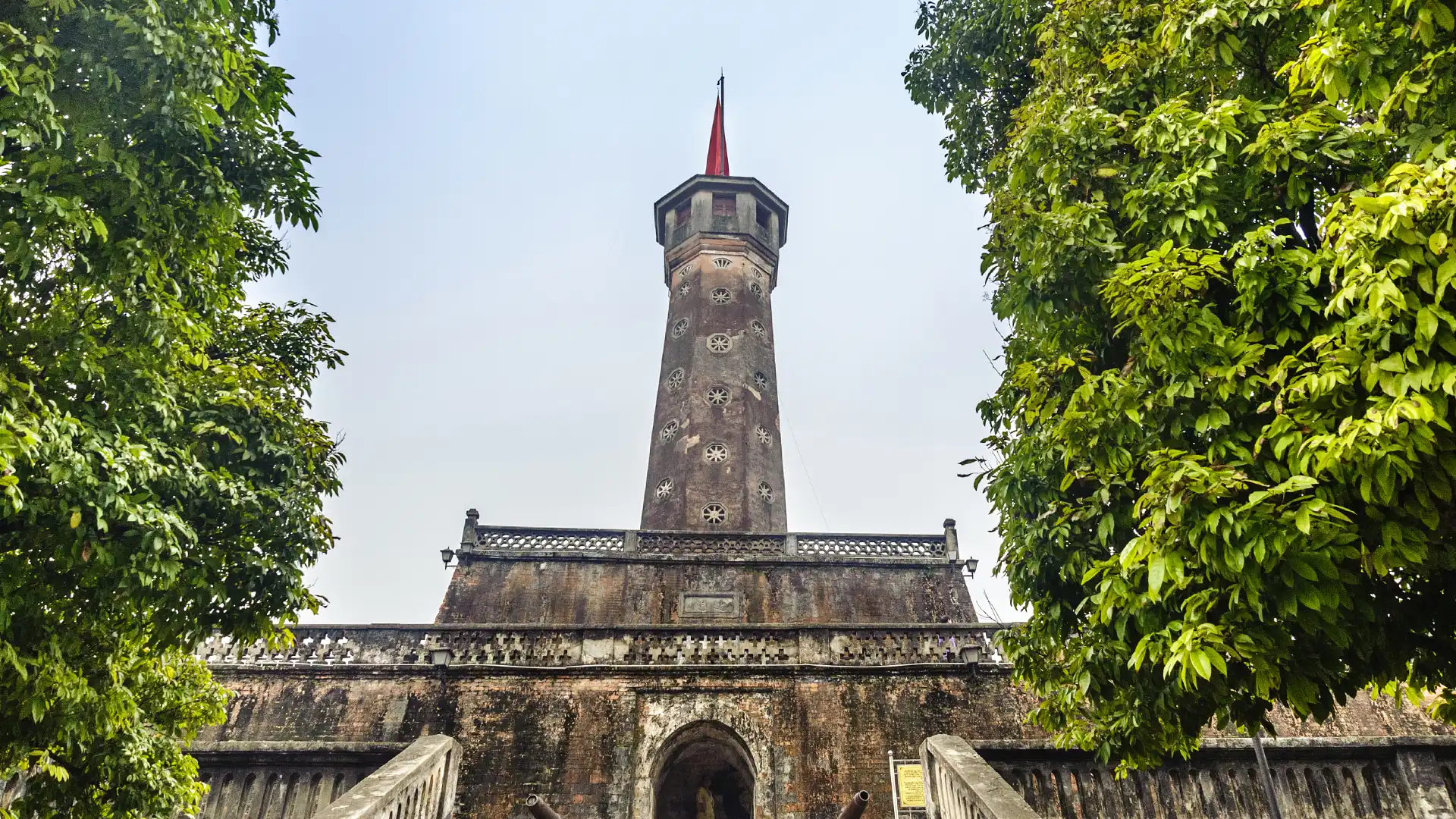 Hotels near Vietnam Military History Museum