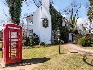 Hunter's Head Tavern