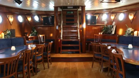 Zeilschip Bounty in Lelystad