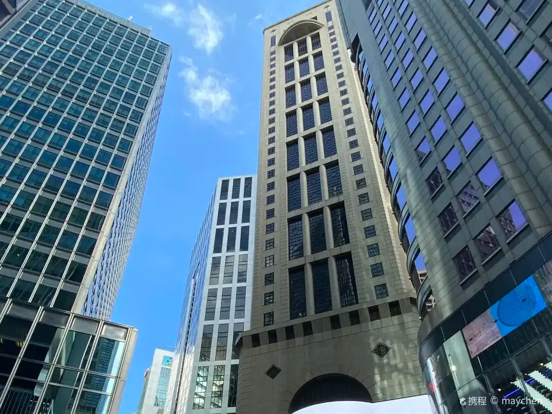 Hotels near Entertainment Building