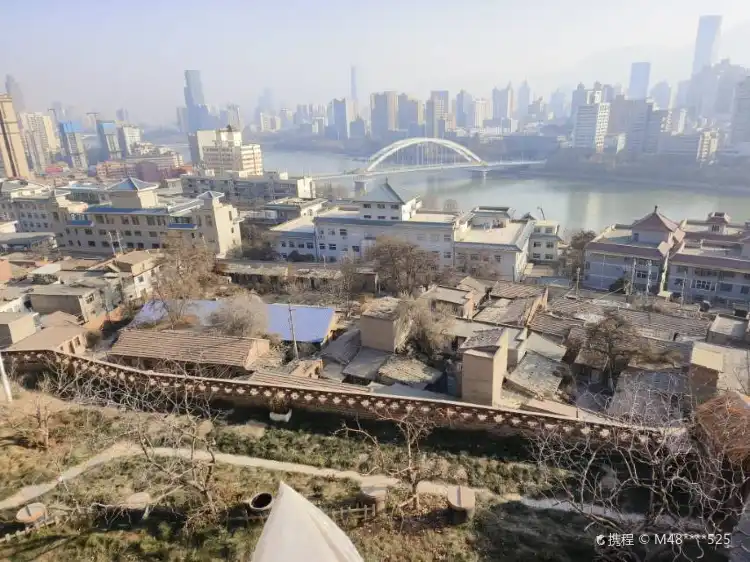 Hotels near Ming·wangbao Baocheng Site