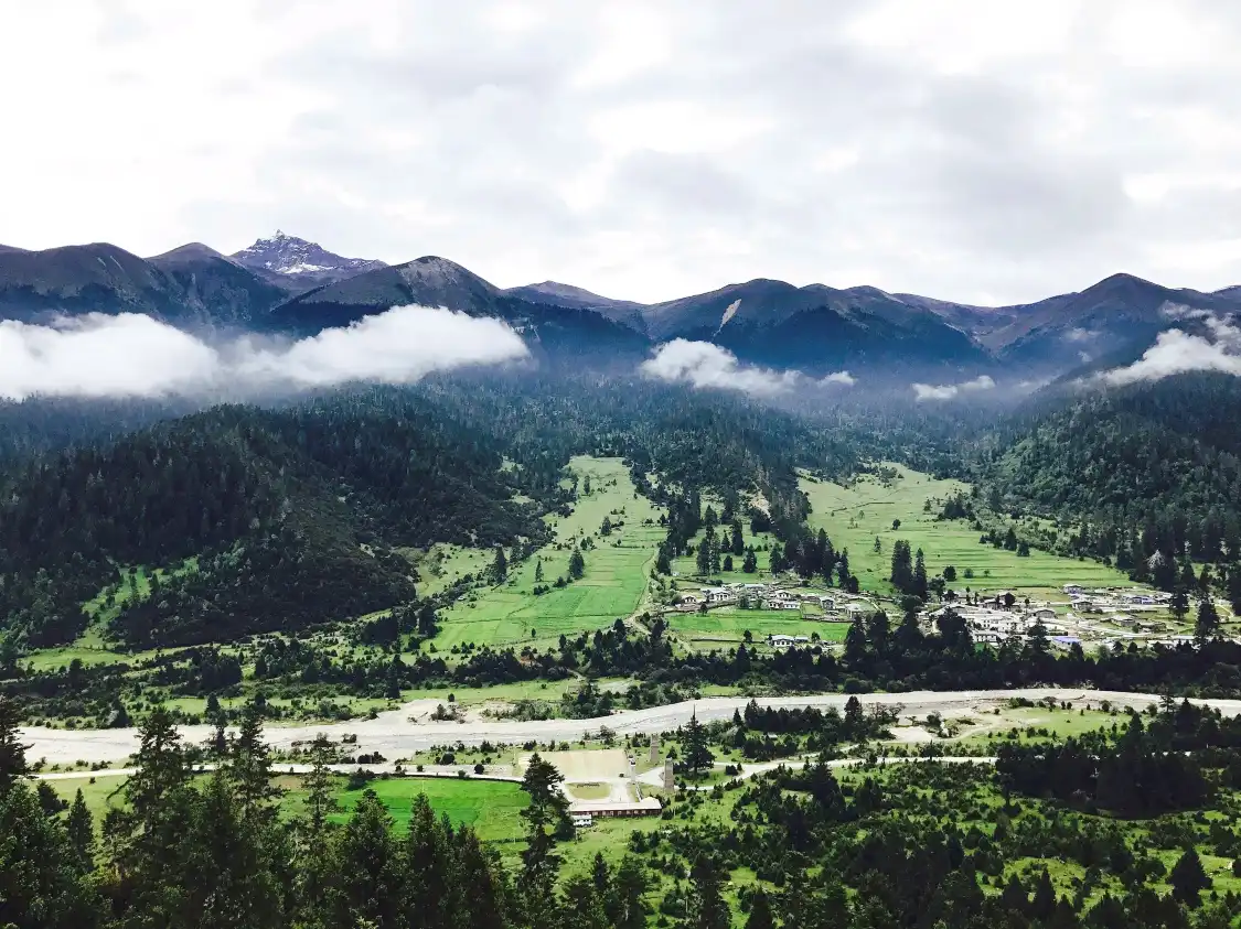 Hotels near First Tibetan Folk Village