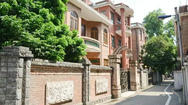 Hotels near Dongshankou