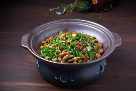 RI YUE SHENG YU JIA CAI