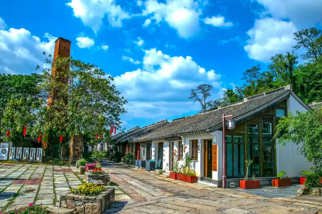 Hotels near Liheshu Shan Gunan Street